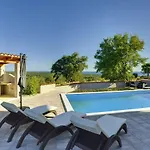 فيلة In Peroj With Pool Near *