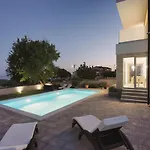 In Peroj With Pool Near فيلة بارباريغا