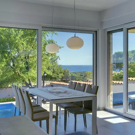 Villa In Peroj With Pool Near