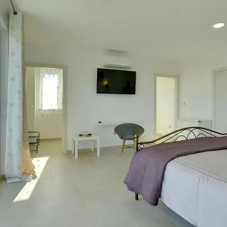 Modern In Peroj With Pool And Parasol