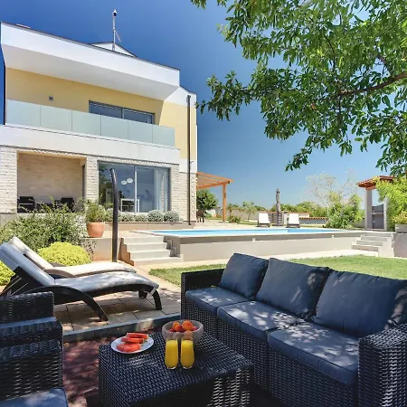 Modern In Peroj With Pool And Parasol * Barbariga