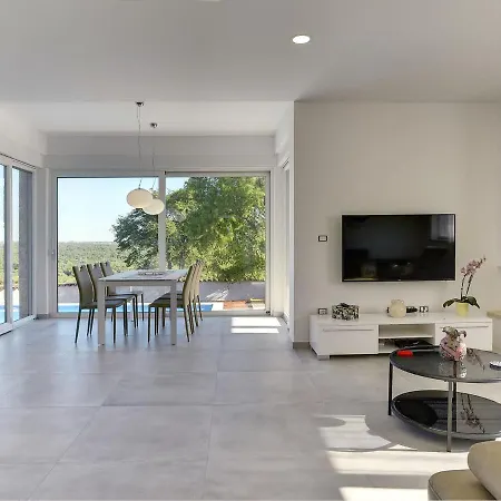 Modern In Peroj With Pool And Parasol *
