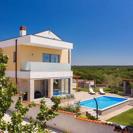 Modern In Peroj With Pool And Parasol Villa *
