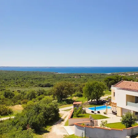 Modern In Peroj With Pool And Parasol Villa *