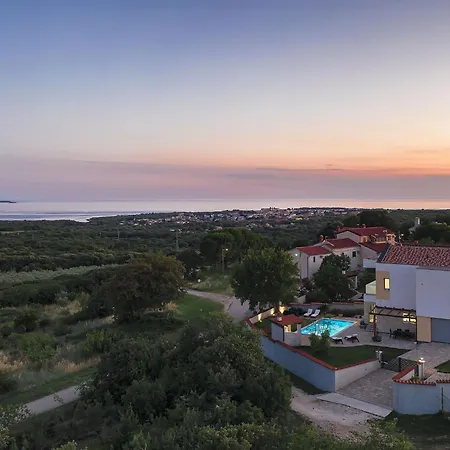 Modern In Peroj With Pool And Parasol Villa Barbariga